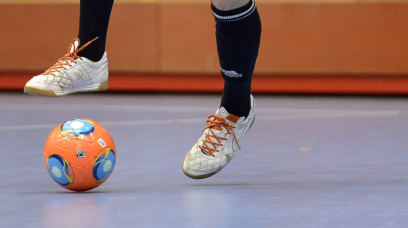 Feine Ballbehandlung gefragt: Futsal bei den C-Junioren © 2014 Getty Images