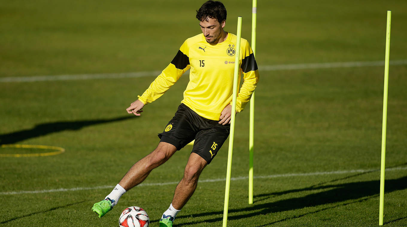 Mats Hummels and Borussia Dortmund want to climb up the table  © 2015 Getty Images