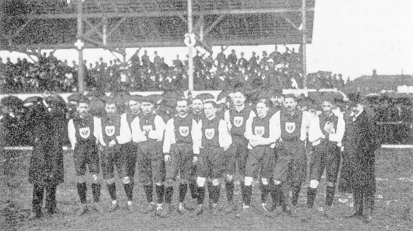 The first DFB team prior to playing Switzerland in 1908 © DFB