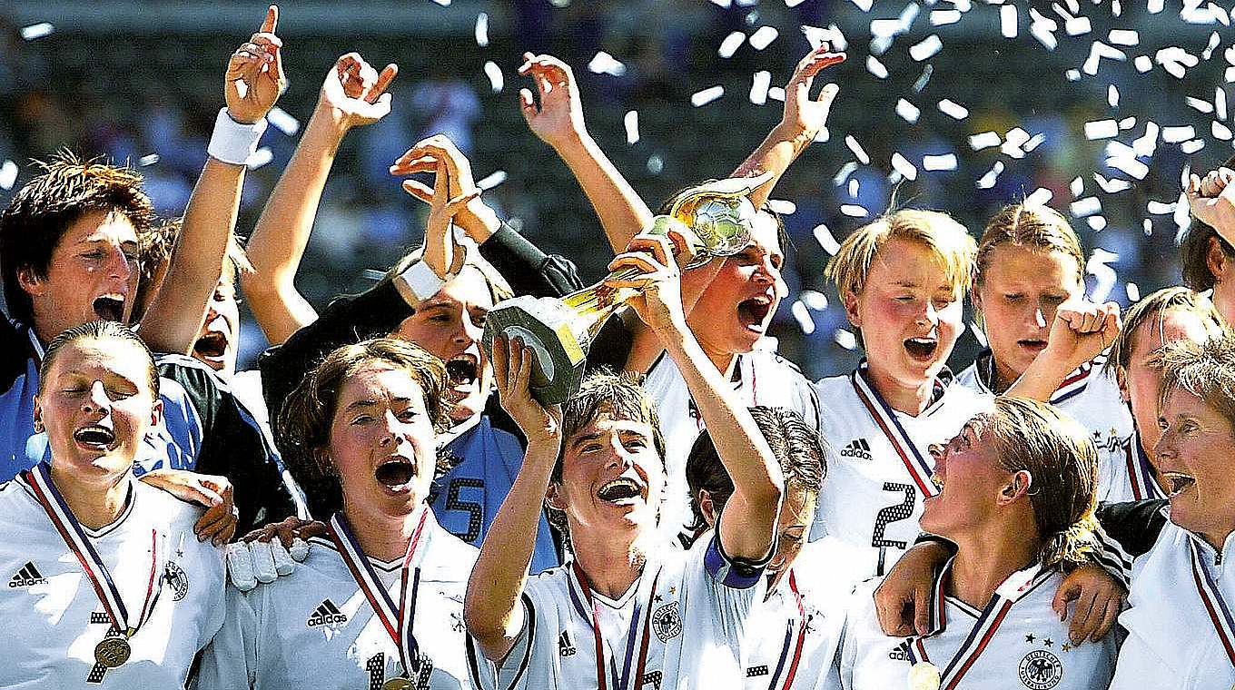The Women's team won their first World Cup trophy in 2003 © DFB