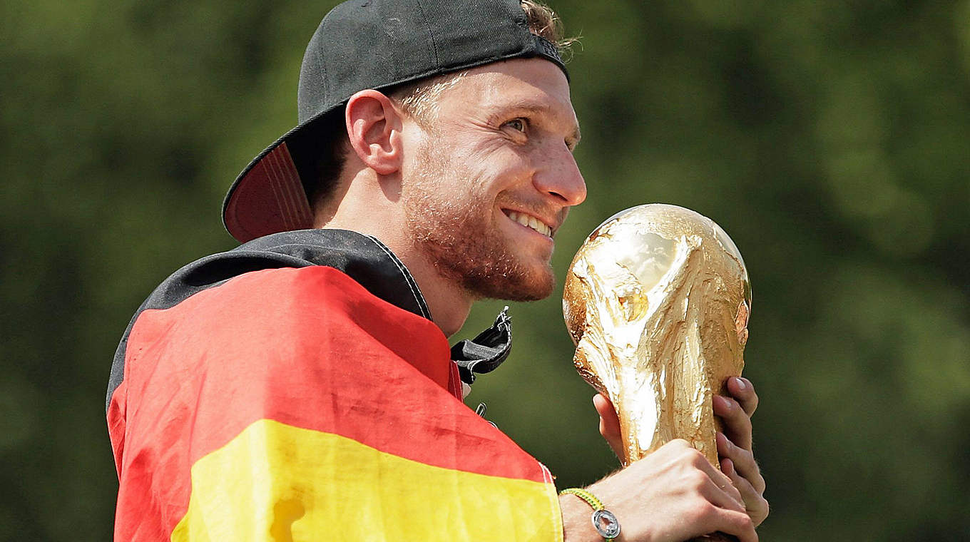 World Champion Höwedes has been awarded "Revier Footballer of the Year 2014" © 2014 Getty Images