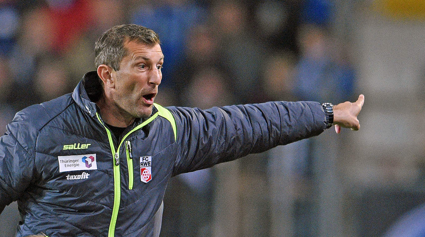 Muss auf gleich drei Spieler gegen Cottbus verzichten: Erfurt-Trainer Walter Kogler © 2014 Getty Images