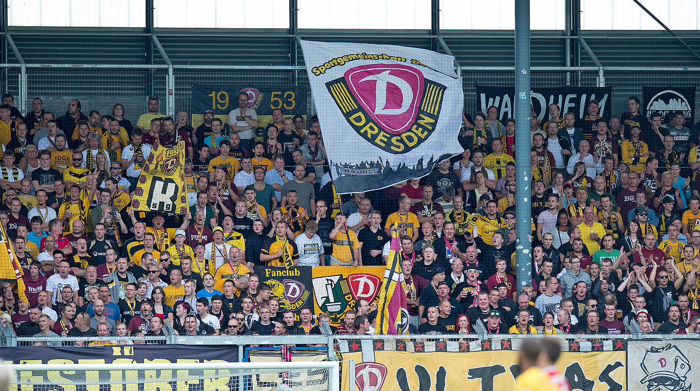 Die treusten Fans der Liga: Dynamo Dresden © 2014 Getty Images