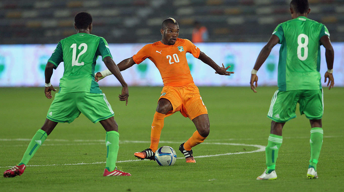 Wechselt nach Stuttgart: der ivorische Nationalspieler Geoffroy Serey Die (M.) © AFP/GettyImages