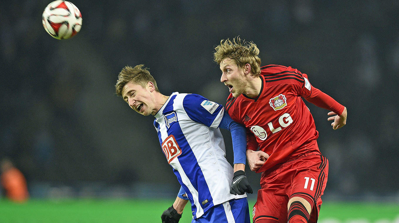 Luftduell in Berlin: Hegeler (l.) gegen Leverkusens Kießling © ODD ANDERSEN/AFP/Getty Images
