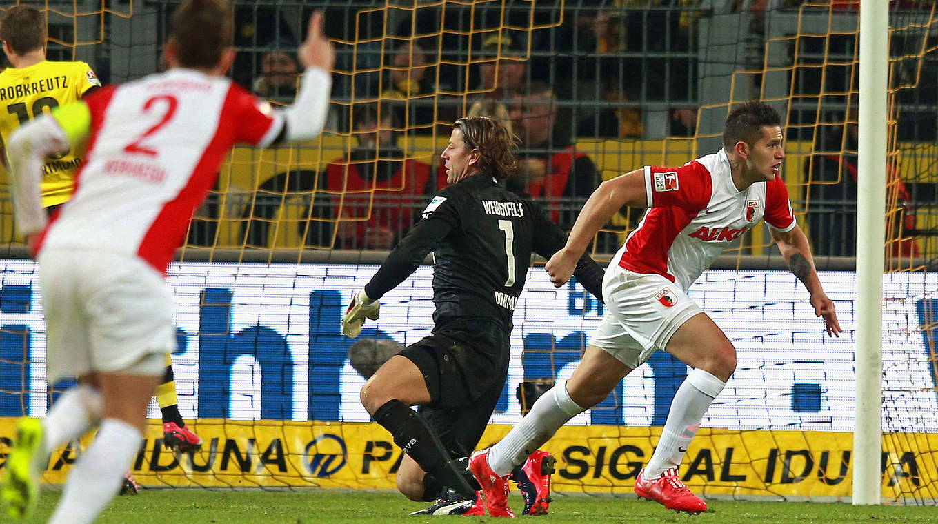 Bobadilla scores past Weidenfeller as BVB lose again © 2015 Getty Images