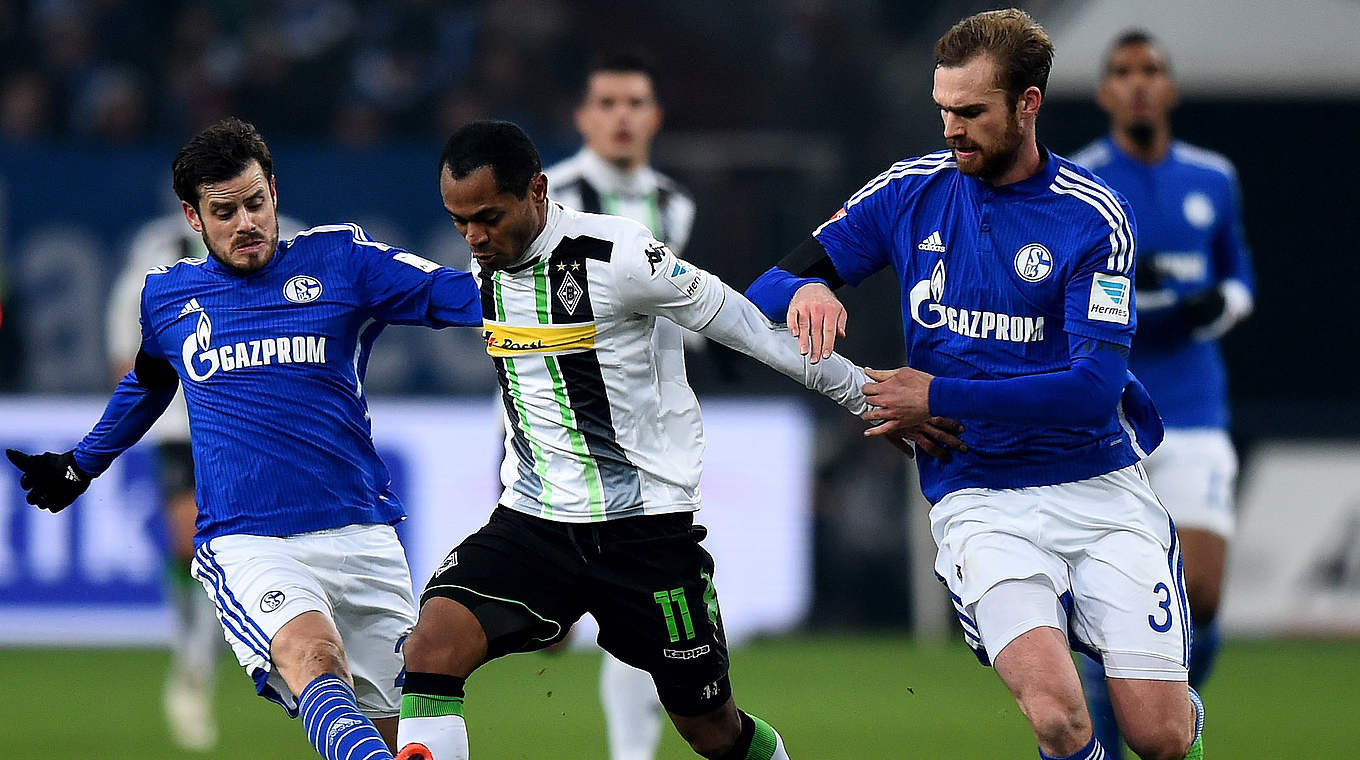 Schalke will play Gladbach in the other eye-catching cup tie © 2015 Getty Images