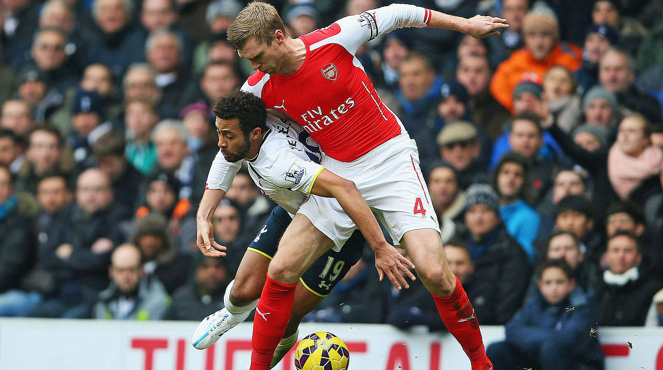 World Champion Per Mertesacker couldn't prevent Arsenal's defeat © 2015 Getty Images