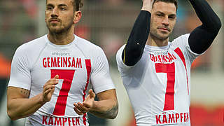 Union-Spieler zeigen Solidarität: T-Shirts mit Köhlers Rückennummer 7 © imago/Annegret Hilse