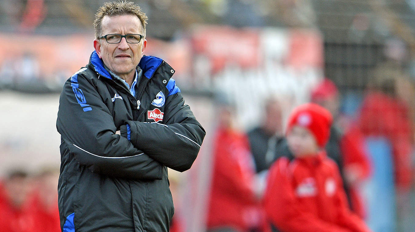 Zurück im Liga-Alltag: Bielefeld und Trainer Norbert Meier © 2015 Getty Images