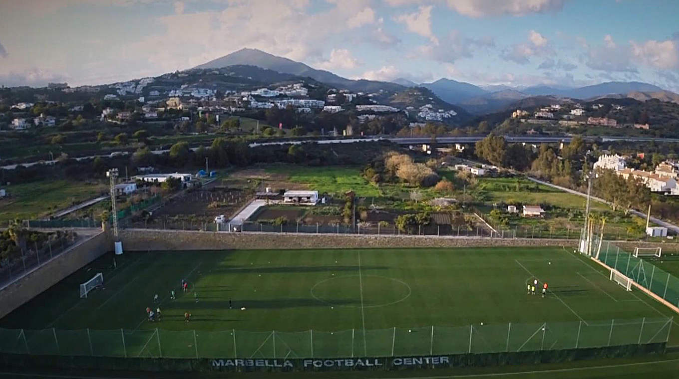 Gute Trainingsbedingungen: die Anlage in Marbella, von der Drohne aus gefilmt © DFB-TV
