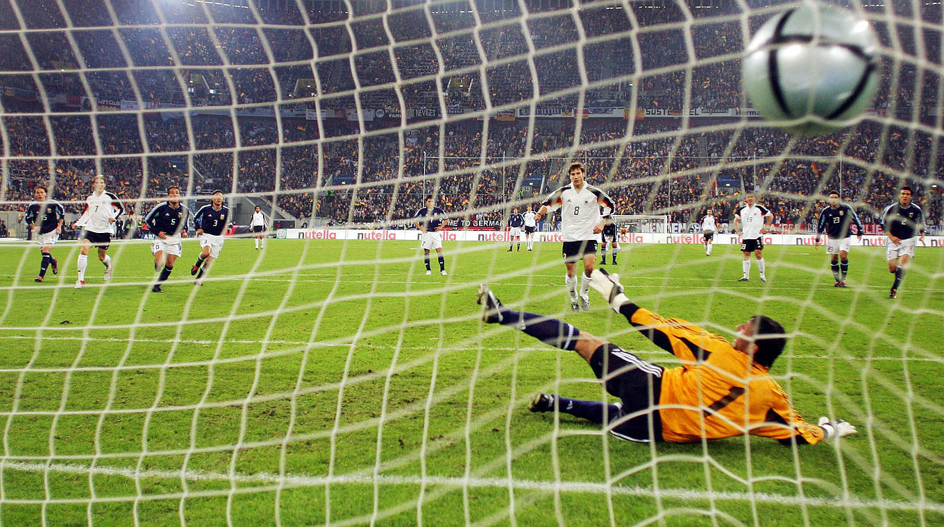 Führungstreffer in Düsseldorf: Frings trifft 2005 per Elfer zum 1:0 gegen Argentinien © imago