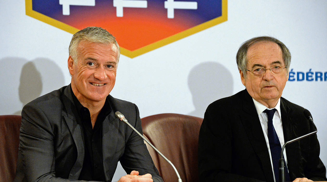 Unterzeichnet Vertrag bis 2018 als französischer Nationaltrainer: Deschamps (l.) © AFP