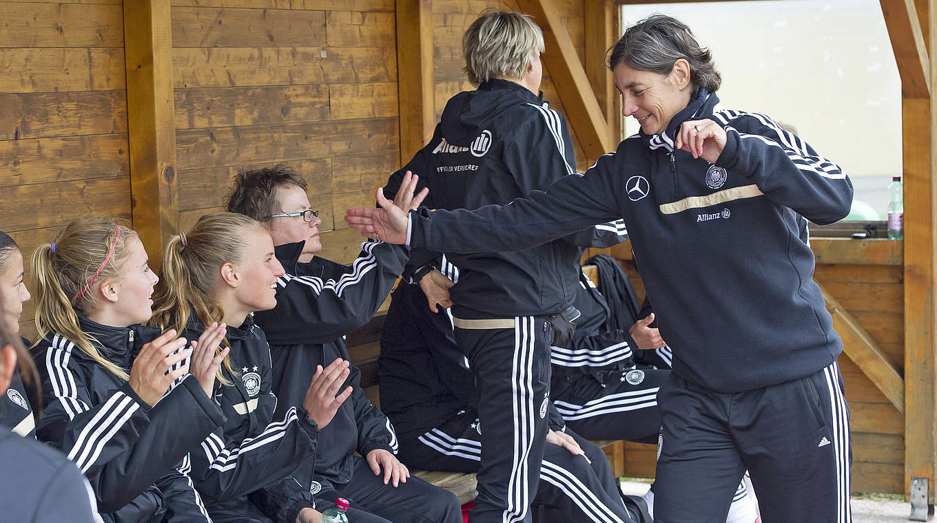Hat 20 Spielerinnen auf die Insel mitgenommen: Anouschka Bernhard (r.) © 2014 Getty Images