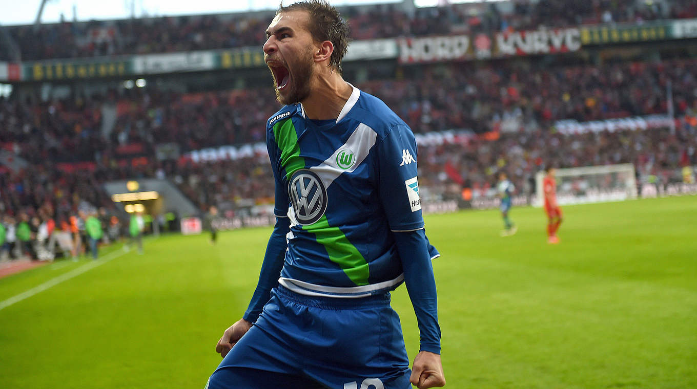 Viererpack in Leverkusen: Wolfsburgs Bas Dost © AFP/Getty Images