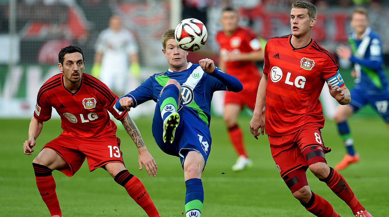 Verletzte sich im Spiel gegen Wolfsburg: Bayers Lars Bender (r.) © Getty