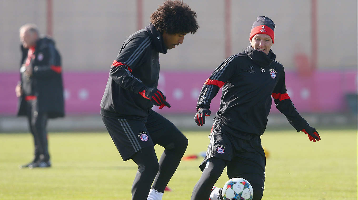 Dante and Schweinsteiger in the team's last training session before leaving for Ukraine © 2015 Getty Images