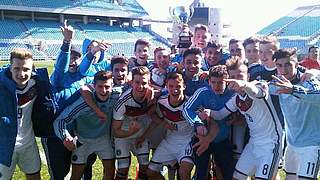 Drei Spiele, drei Siege: Die U 17 ist verdienter Sieger des Algarve Cups © DFB