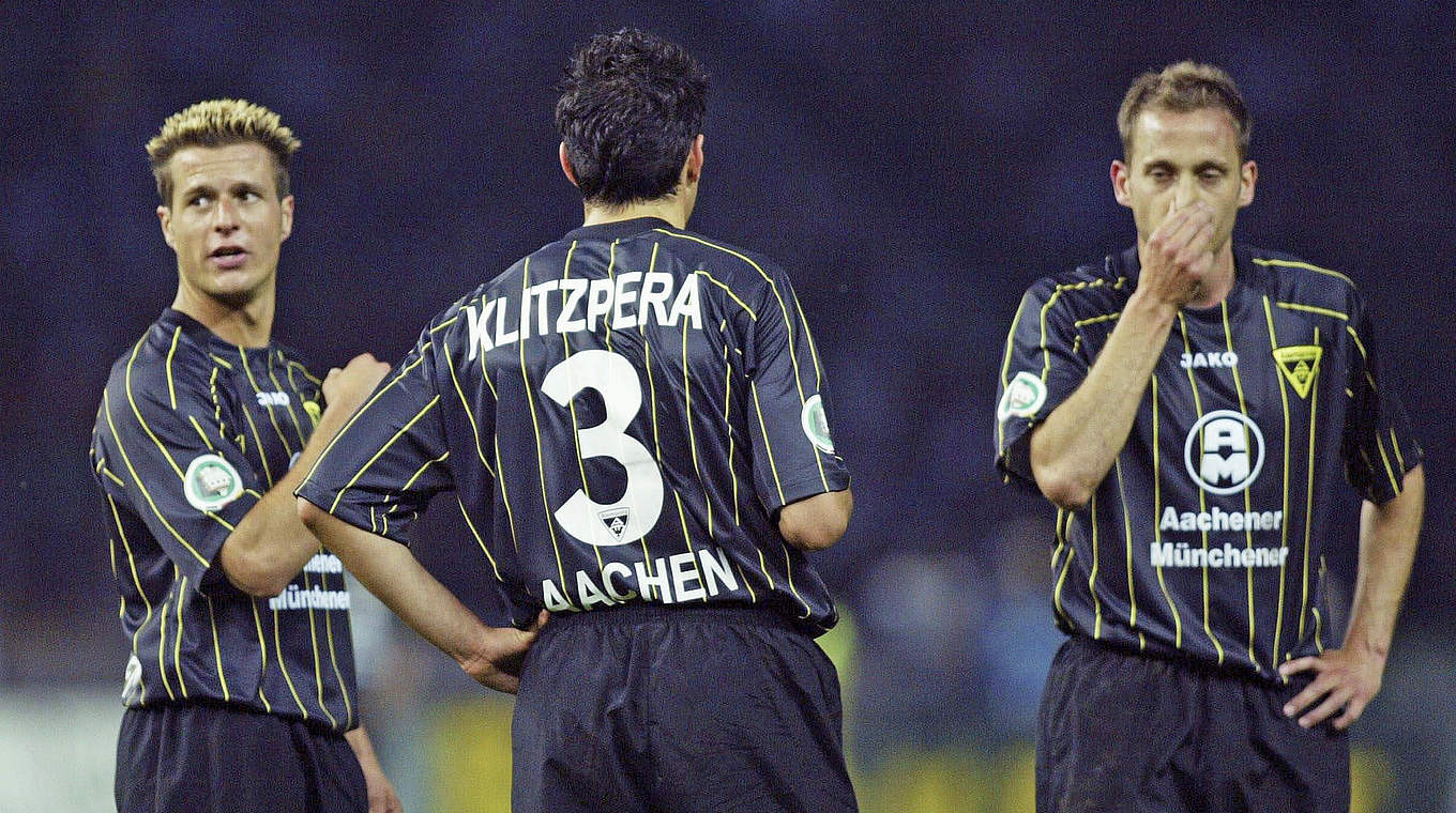Im DFB-Pokalfinale 2004 knapp an Bremen gescheitert: Klitzpera (M.) und Aachen © Bongarts