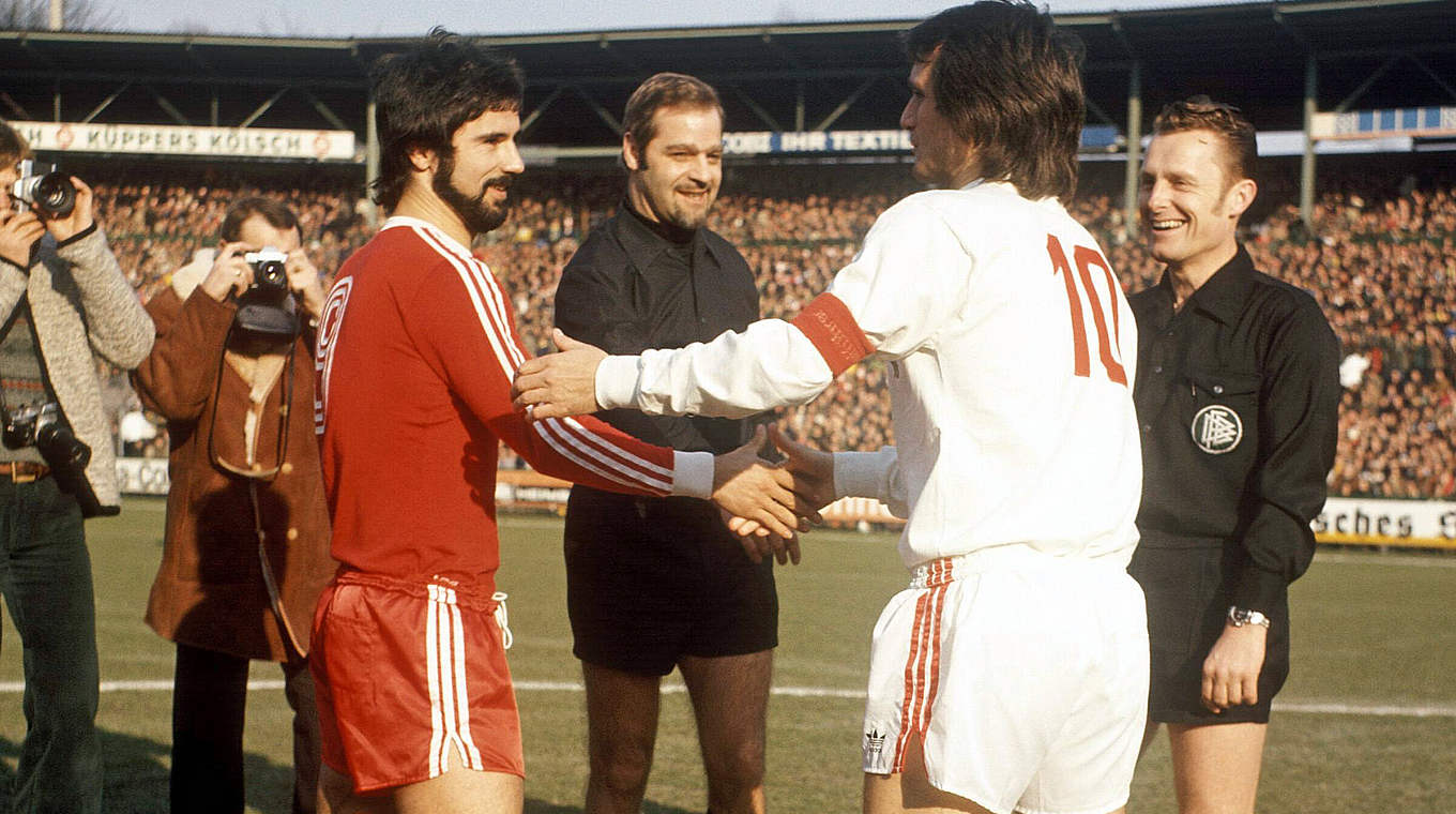 Kurios: Gerd Müller (l.) läuft vor 40 Jahren gegen Köln als Libero auf © imago