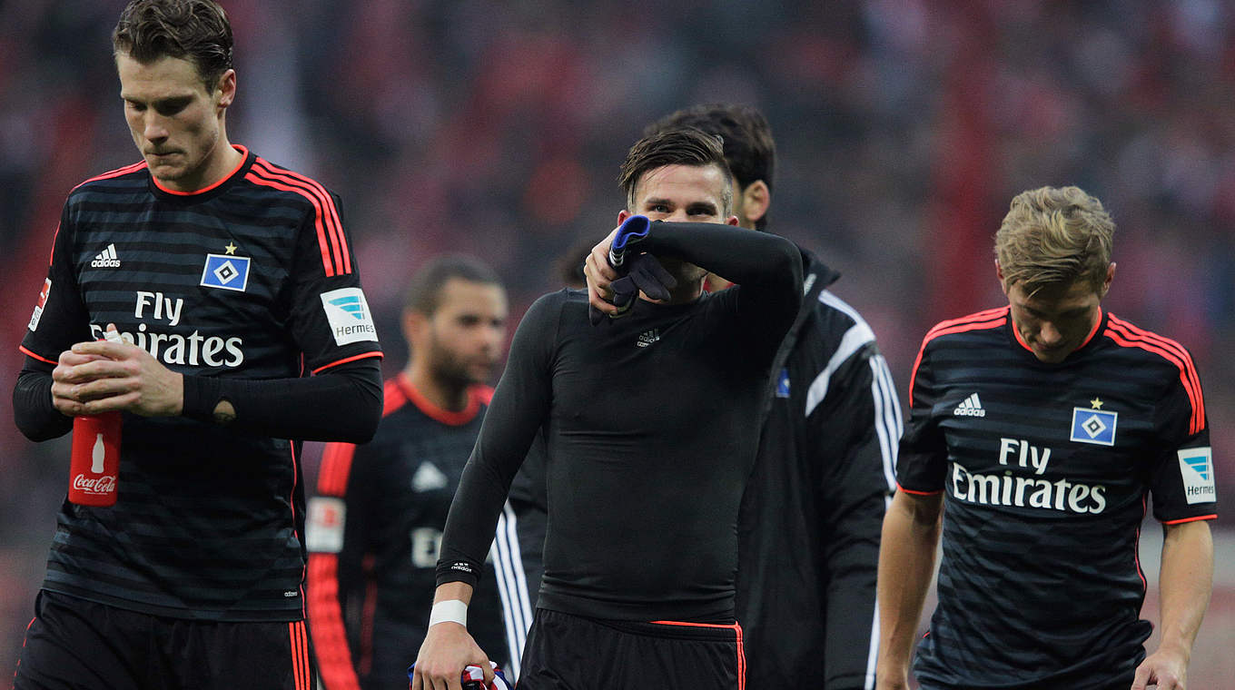 Tief geschockt: Der HSV nach dem 0:8 in München © 2015 Getty Images