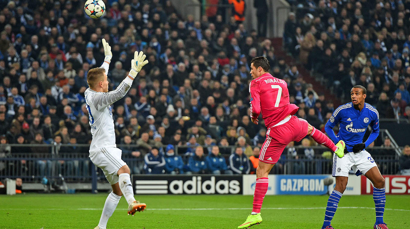 S04 keeper Wellenreuther could do nothing as Ronaldo headed home the first © 2015 Getty Images