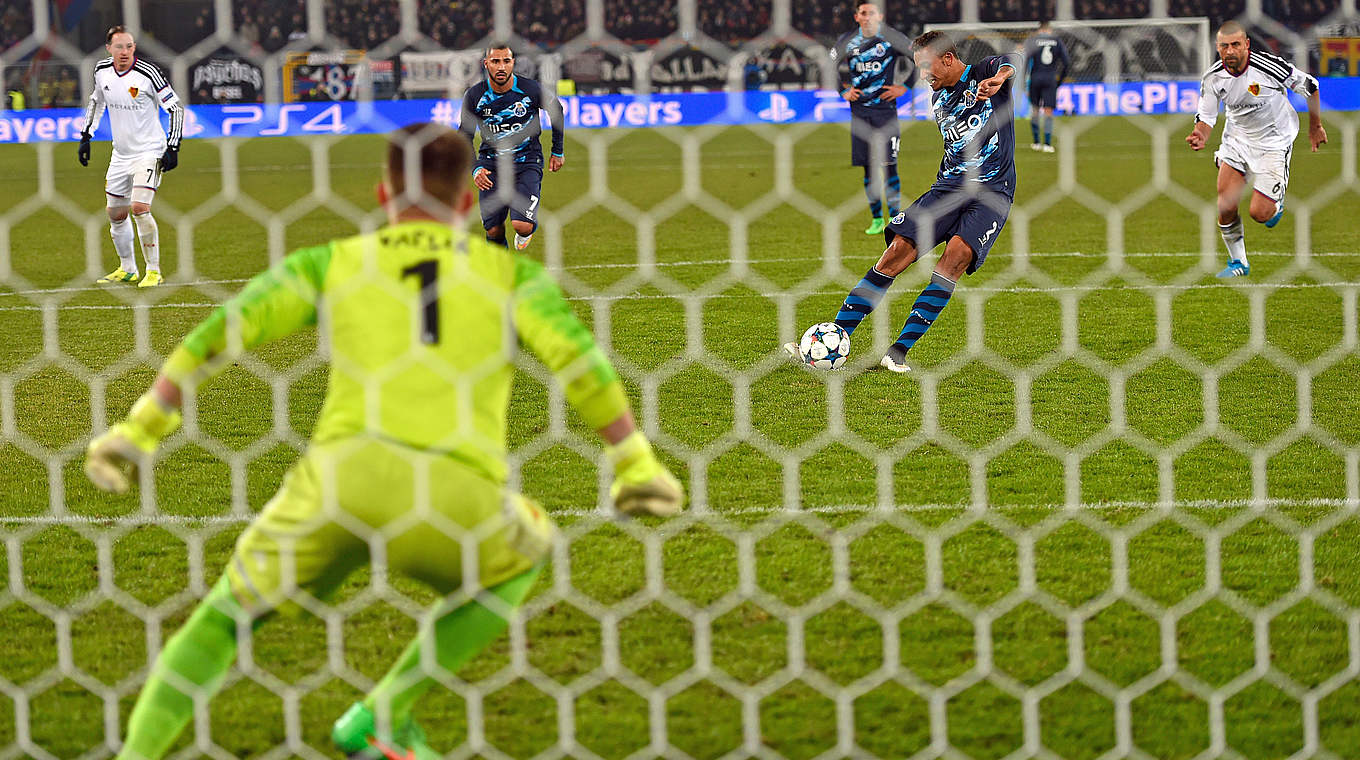 Der Ausgleich vom Punkt: Danilo vom FC Porto trifft © AFP/Getty Images