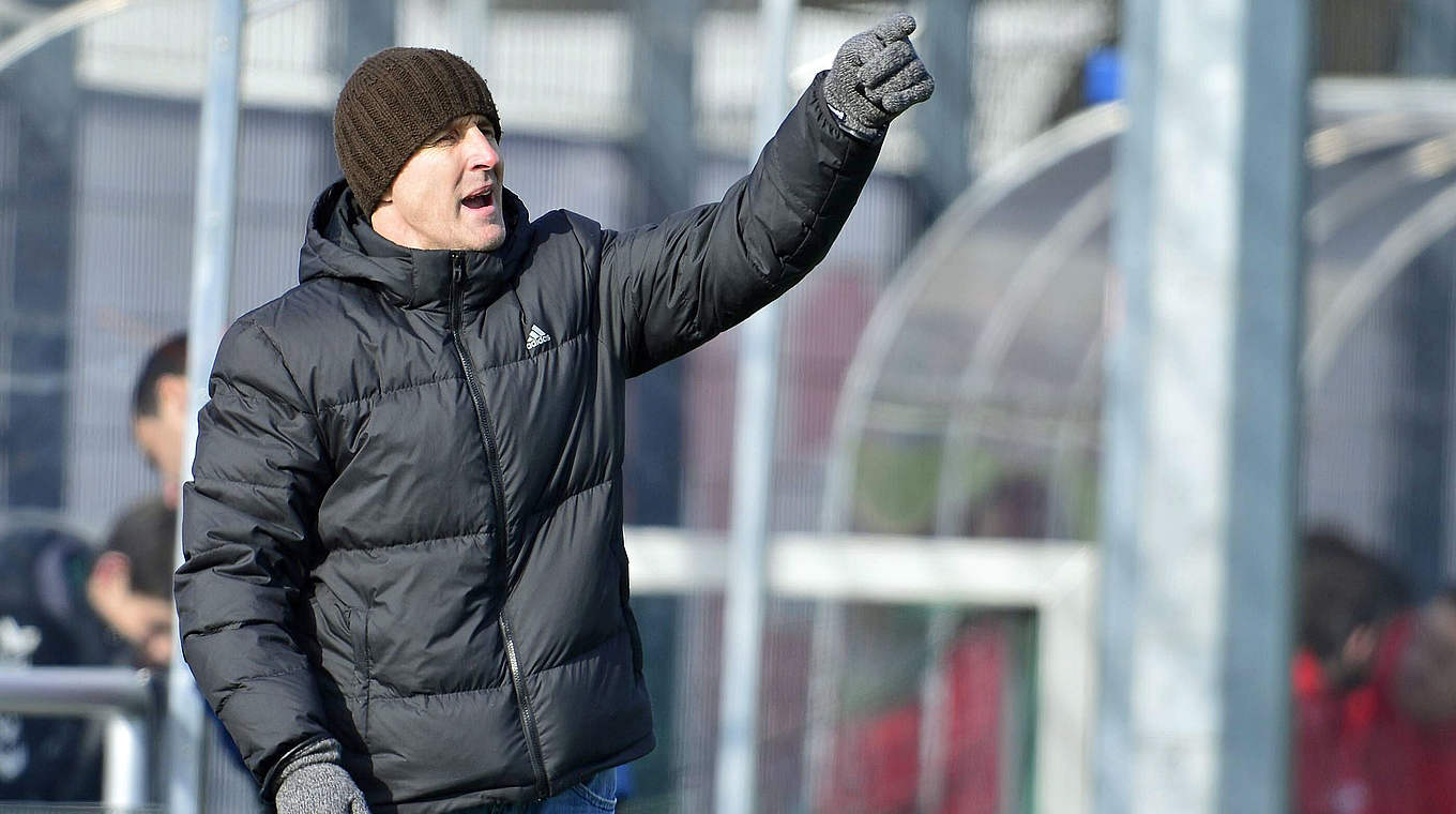Fürths Trainer Radoki nach dem 7:0 gegen Darmstadt: "Ein rundum gelungenes Spiel" © imago/Zink