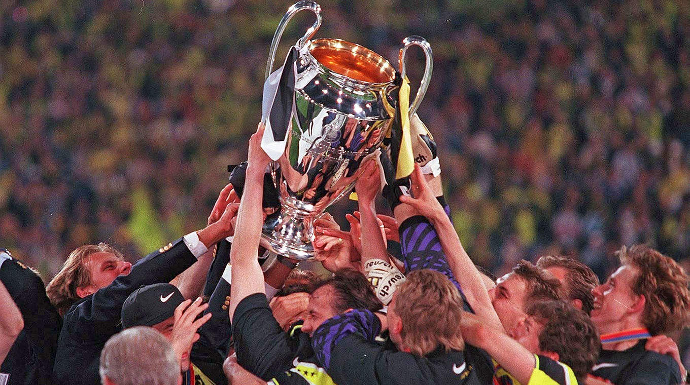 Da ist das Ding: Der BVB gewinnt die Champions League 1997 © Bongarts/Getty Images