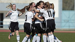 Start mit einem Sieg: die U 16-Juniorinnen © 2015 Getty Images