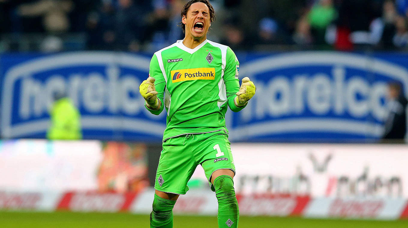 Yann Sommer lets his emotions out after Borussia's last-minute equaliser © 2015 Getty Images