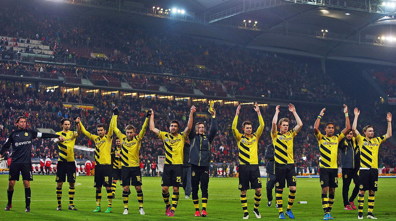 Die Dortmunder haben seit drei Wochen wieder Grund zum Jubeln. Das 3:2 in Stuttgart war bereits der dritte Sieg in Folge und katapultiert den BVB auf Platz zwölf. Der VfB steckt weiter tief drin im Tabellenkeller. © 2015 Getty Images