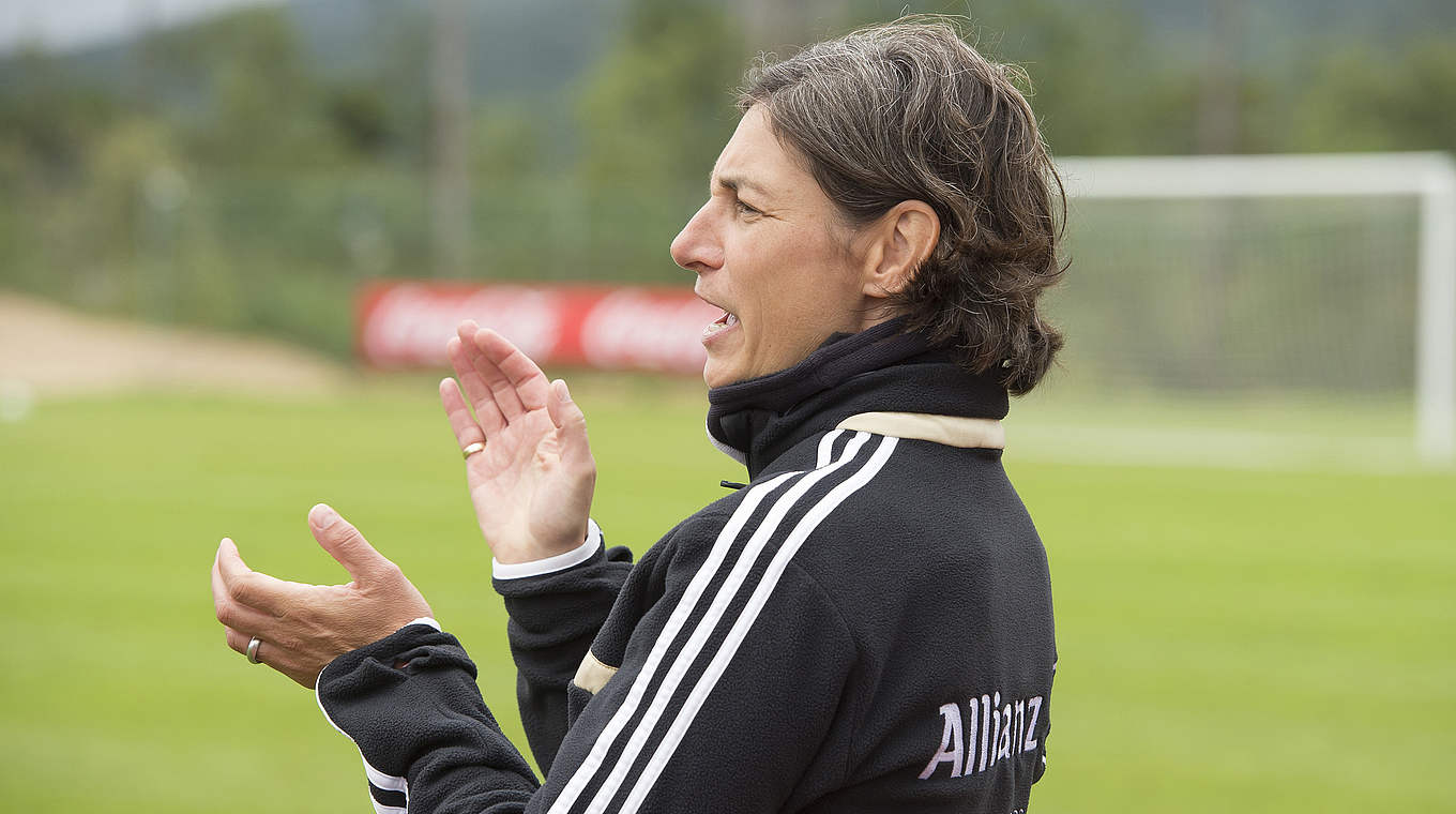 Lehrgang mit 20 Spielerinnen: U 17-Trainerin Anouschka Bernhard © 2014 Getty Images