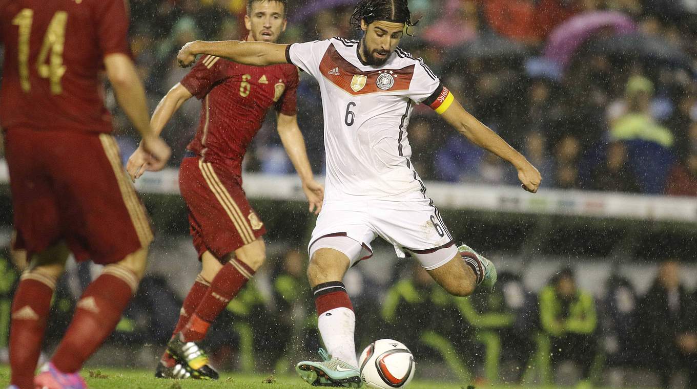 Erfolgreicher Ausflug: Sami Khedira beim Auswärtsspiel gegen Spanien.  © Imago
