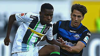 Torschütze beim 1:2 im Hinspiel: Paderborns Wemmer (r.) gegen Gladbachs Traoré © 2014 Getty Images