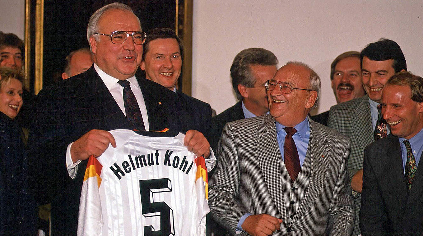 Kohl: "Braun hat  Maßstäbe gesetzt, die der deutschen Fußballnation zur Ehre gereichen" © imago