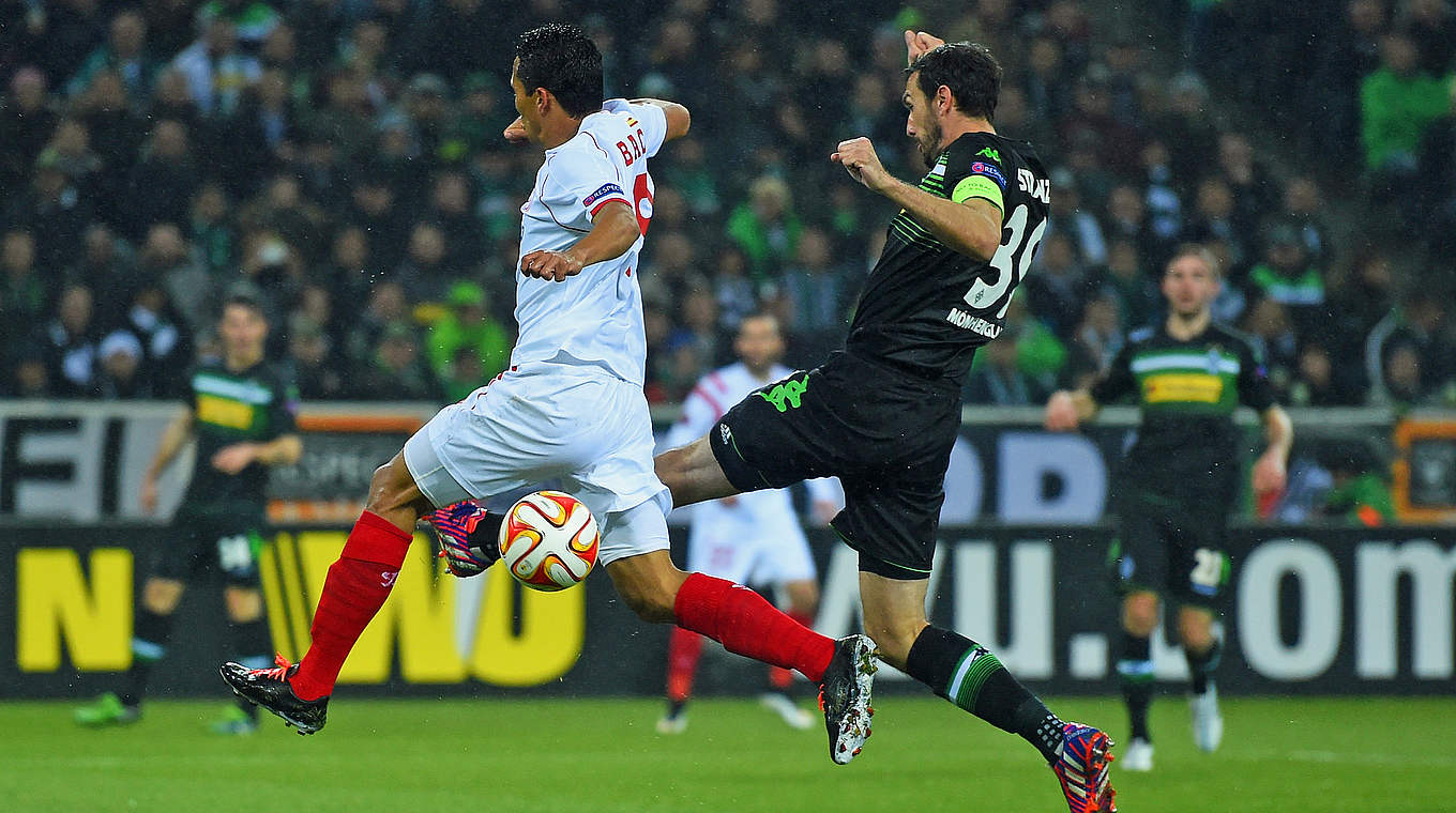 Intensives Duell: Martin Stranzl (r.) und Carlos Bacca © 2015 Getty Images