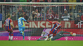 Neuer makes a world class save to deny Anthony Ujah  © imago/MIS
