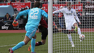 Rouwen Hennings equalises for Karlsruher SC against FCN © imago/Zink