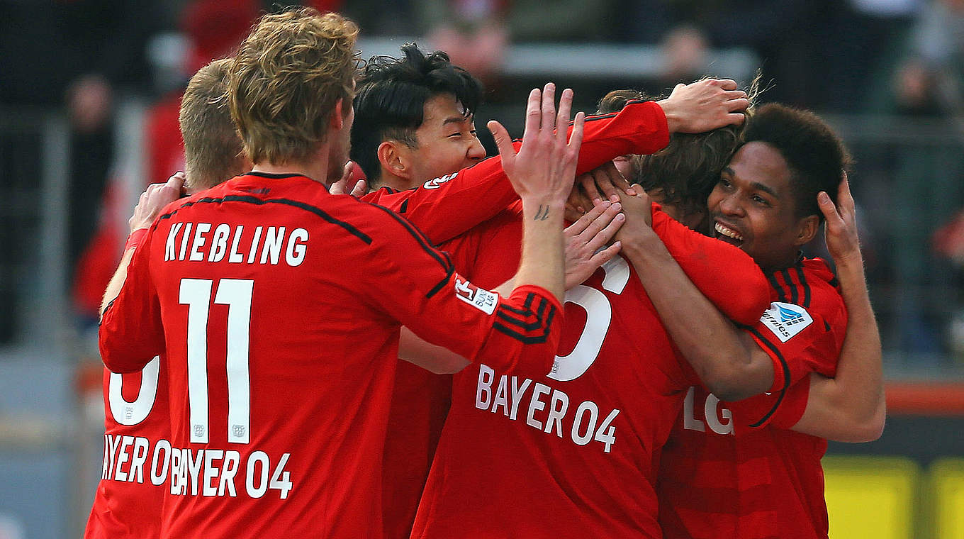 Bayer Leverkusen celebrating after going 1-0 up © 2015 Getty Images