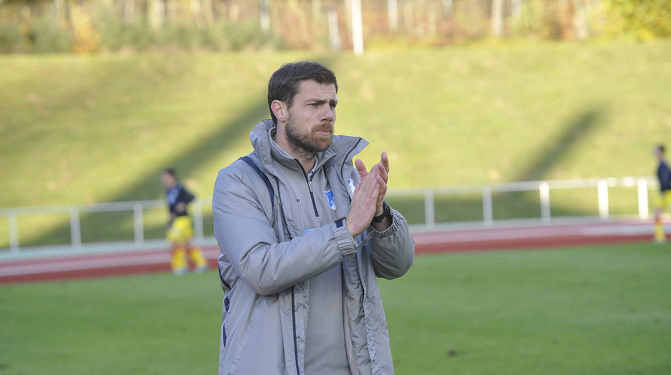 Sieg gegen FC-Astoria Walldorf: Hoffenheim und Trainer Marco Wildersinn © imago/Hartenfelser