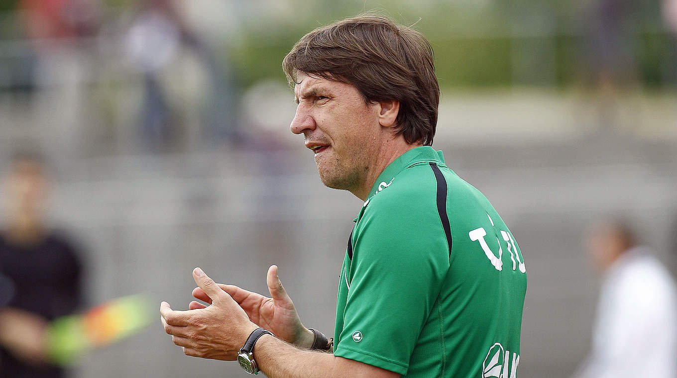Punkte liegengelassen und Kapitän verloren: Hannover und Trainer Stendel © 2014 Getty Images