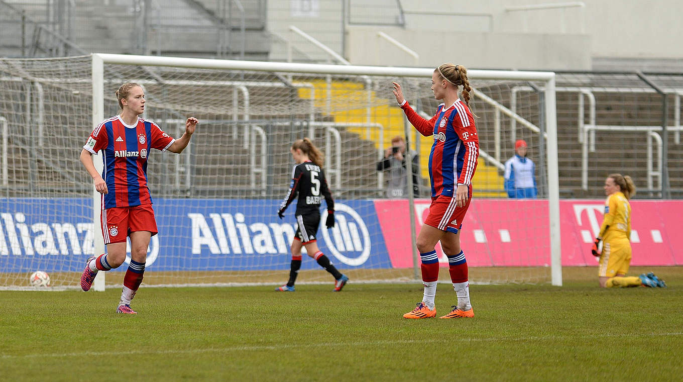 Jubel in München: Vivianne Miedema (l.) erzielt das 2:0 für den FC Bayern © imago/foto2press