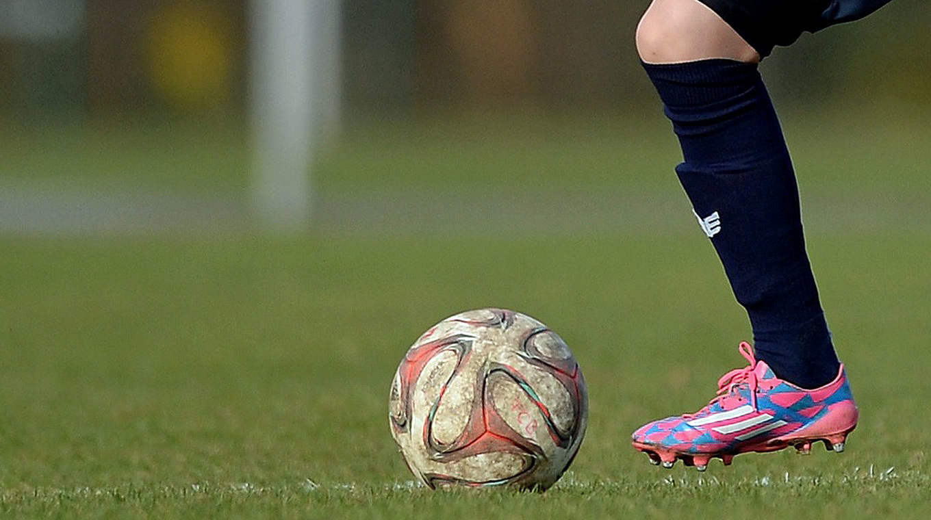 In der B-Juniorinnen-Bundesliga: Auch in Mädels-Ligen rollt der Ball wieder © 2014 Getty Images