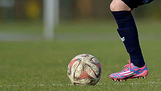 In der B-Juniorinnen-Bundesliga: Auch in Mädels-Ligen rollt der Ball wieder © 2014 Getty Images