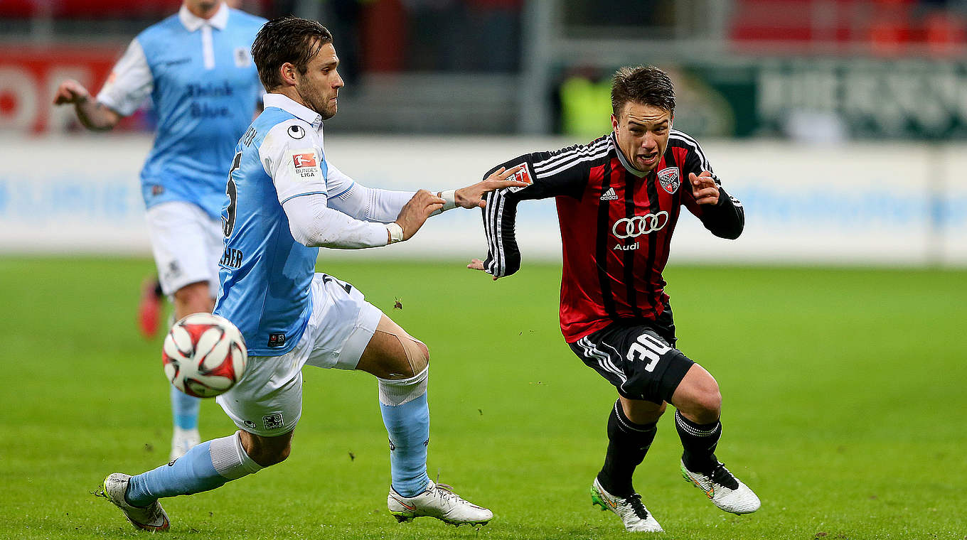 Umkämpfte Duelle im bayerischen Derby: Münchens Kagelmacher (l.) und Pledl © 2015 Getty Images