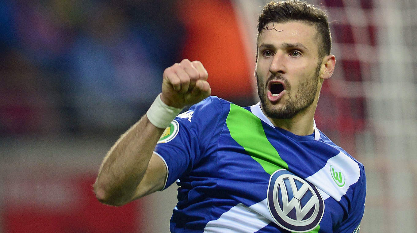 Daniel Caligiuri celebrating the Wolves' opener © AFP/GettyImages