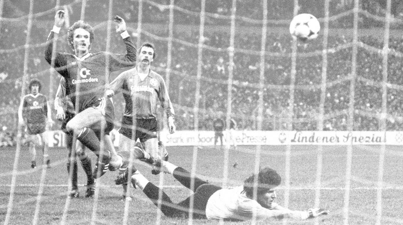 Jürgen Rynio (v.) und Hannover: "Wir waren im freien Fall in die 2. Bundesliga" © imago sportfotodienst