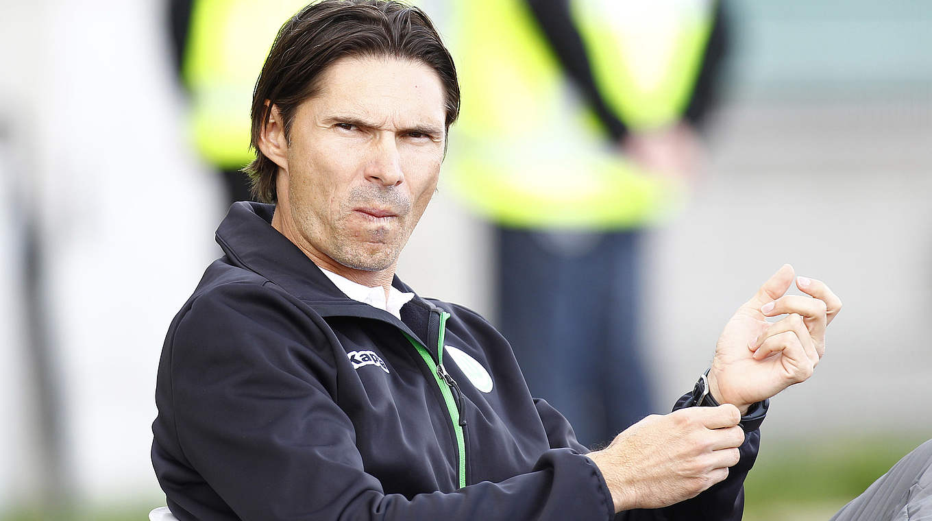 Kann mit Wolfsburgs Reserve die Tabellenführung ausbauen: Trainer Thomas Brdaric © 2014 Getty Images