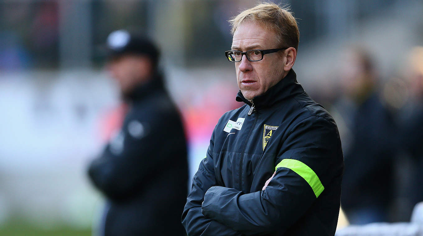 Aachen-Trainer Schubert: "Mannschaft zeigt in dieser Saison konstante Leistungen" © 2015 Getty Images